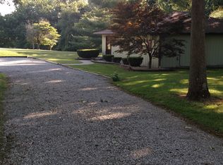 17073 N Hails Ln, Mount Vernon, IL 62864
