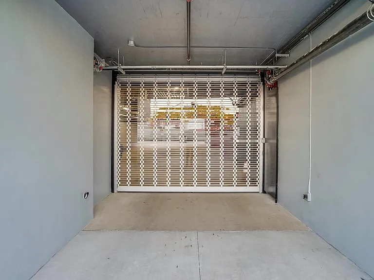 6015 Woodman Ave #206 — Photo 35