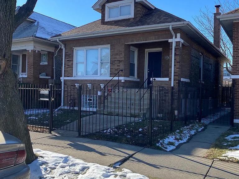 1736 N Laramie Ave — Photo 1