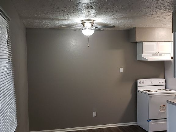 2nd image of 3303 Maplewood Dr #63