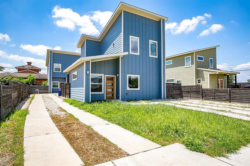 2 bed, 2.5 bath, 1150 sqft, $1,990 — Photo 1