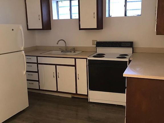 Kitchen with seating area