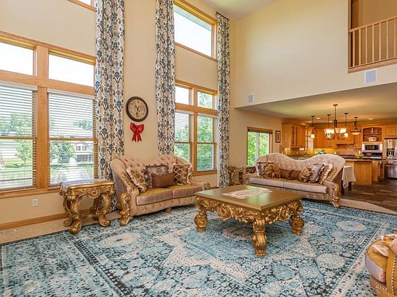 3rd image of 10554 Noble Cir N
