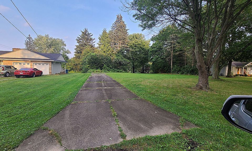 2nd image of 2817 Carillon Dr