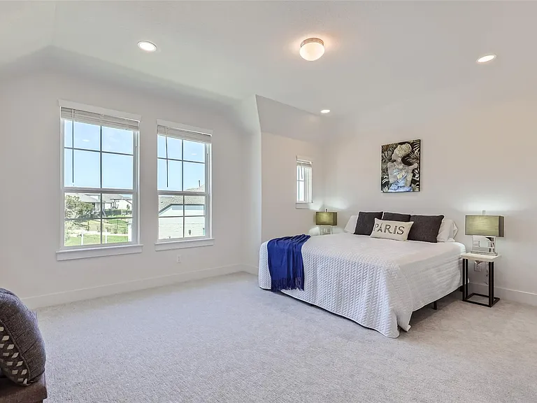 704 Palamos Dr — Photo 29