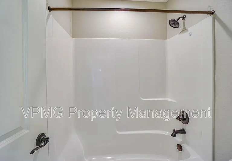 12501 NE 102nd Way — Photo 25