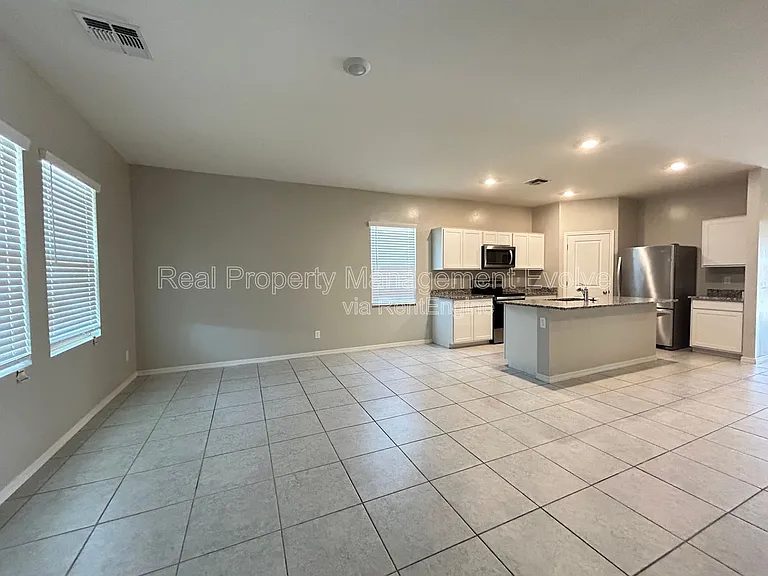 6511 W Magdalena Ln — Photo 4