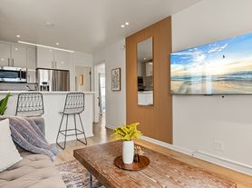 2207 Ocean Front Walk