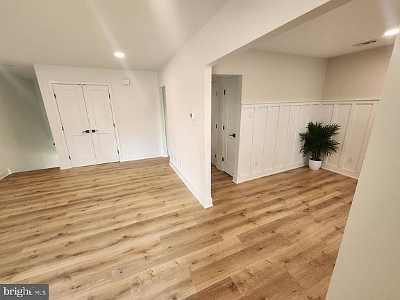 4th image of 1155 York Rd APT B11