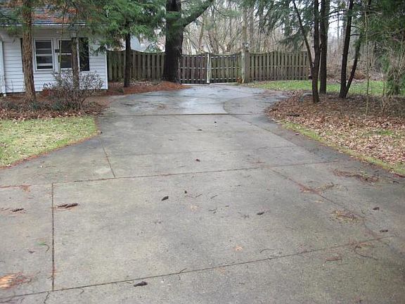 2nd image of 8323 Pineway Dr