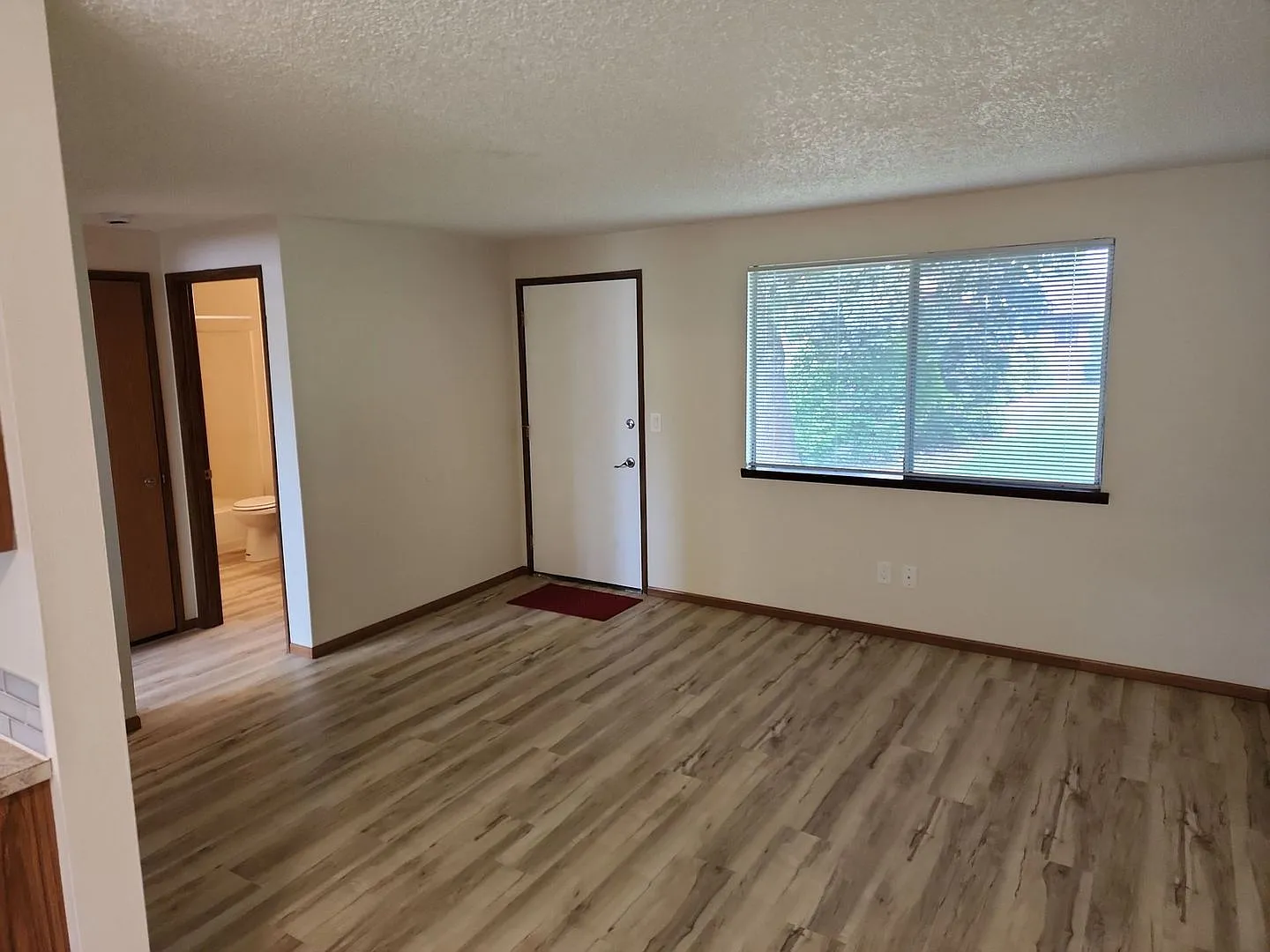 1 Bedroom 1 Bathroom at Hollywood Park Apartments — Photo 2