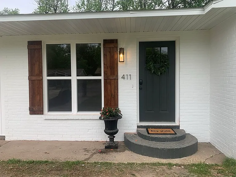 411 Louise Dr — Photo 2