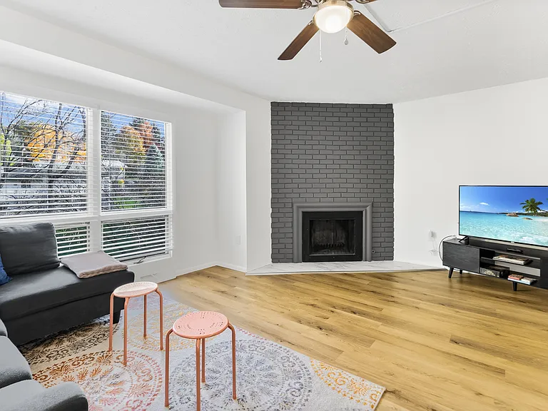 282 Randolph St — Photo 16