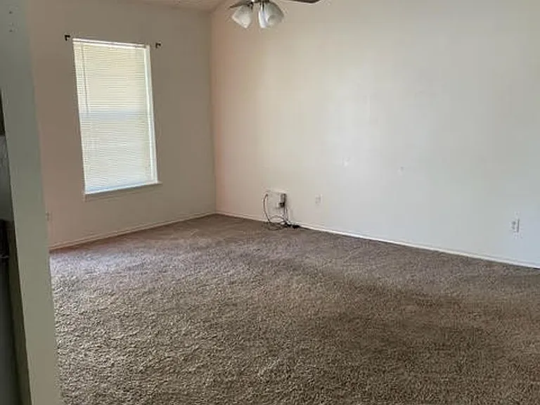 214 Hickory St — Photo 8