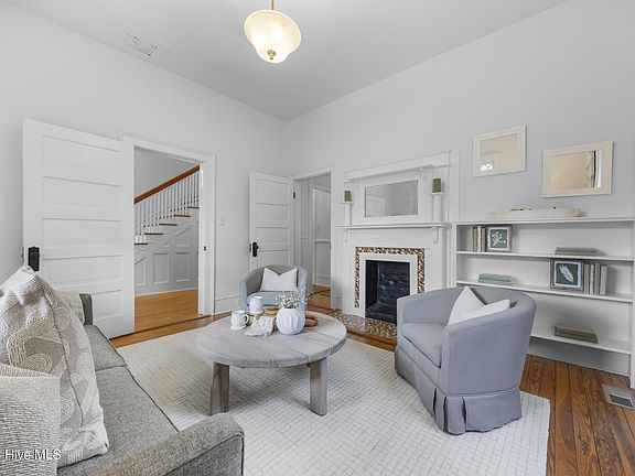 3rd image of 1416 Dock Street