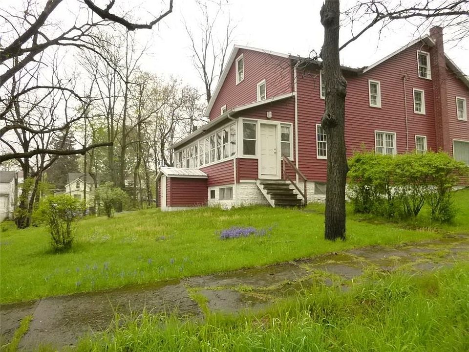 1st image of 566 E Henry St