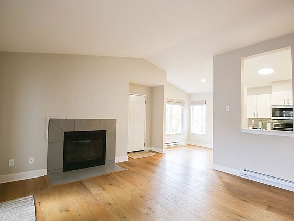 4th image of 202 Bayside Ct