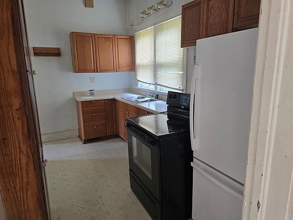 5th image of 316 E 2nd St