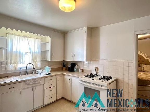 5th image of 2409 Gidding St