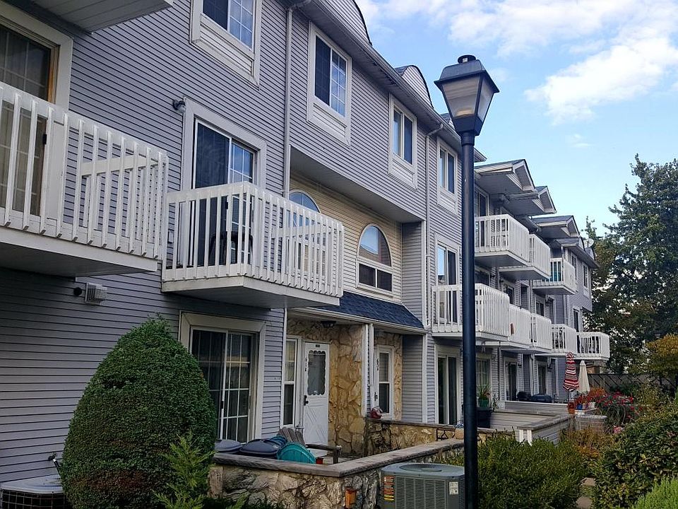 1st image of 61A Country Dr E #61