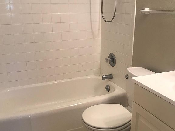 5th image of 880 Gonzaga Ln