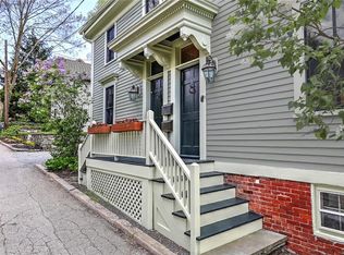 4 Burrs Ln, Providence, RI 02904