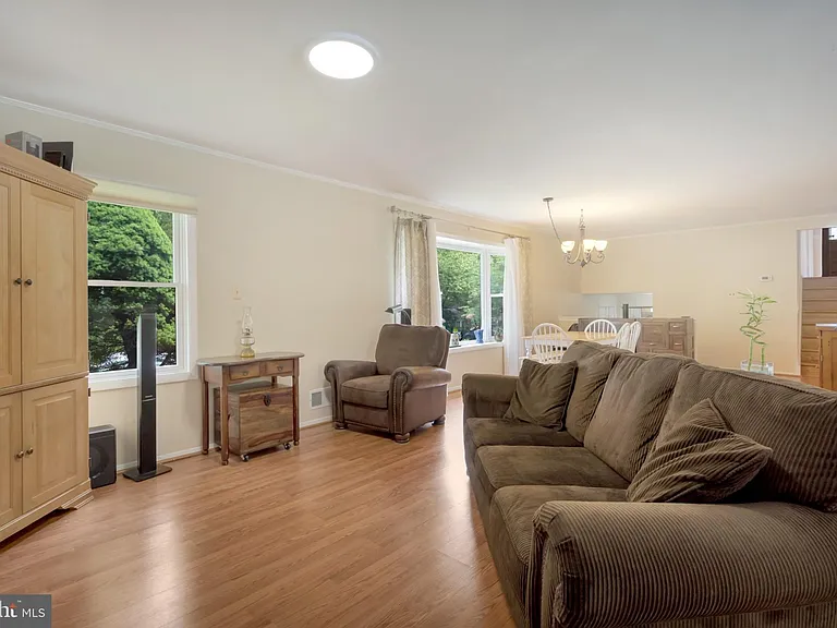 7011 Hadlow Dr — Photo 16