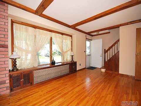 Home for Sale in Massapequa Park, NY $420,000