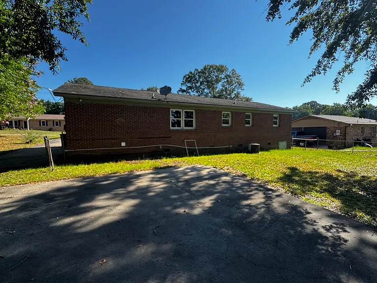 1416 Lenoir Dr — Photo 3