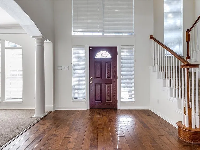 8924 High Meadows Dr — Photo 2