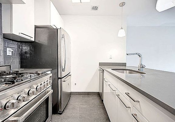 4th image of 123 Bank St APT 120