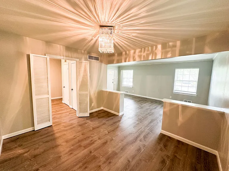6461 Danbury Ln — Photo 10