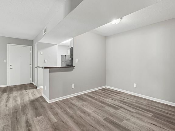 3rd image of 18 Weather Hill Cir #L