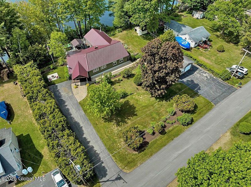 4th image of 145 Woodland Avenue