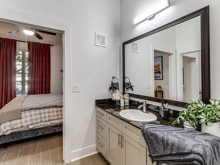4110 Fairmount — Photo 9