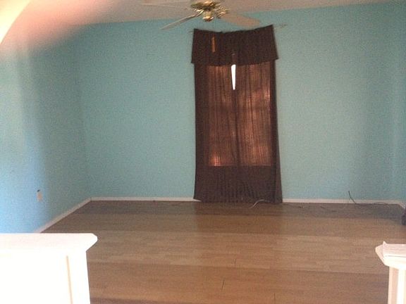 3rd image of 509 W Ave W