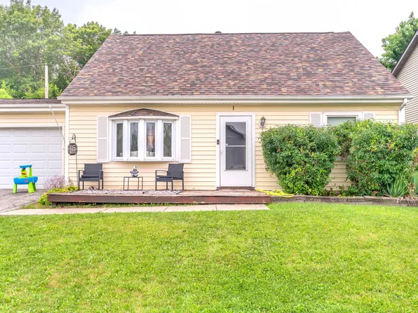 389 Rainier Rd, Valparaiso, IN 46385