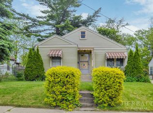 1334 Emerald Ave NE, Grand Rapids, MI 49505