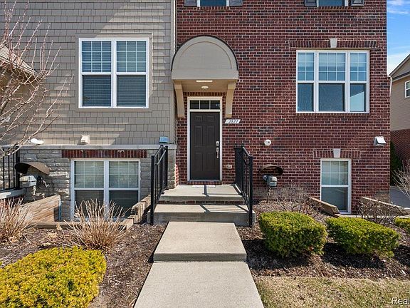 2nd image of 2877 Hartwick Dr