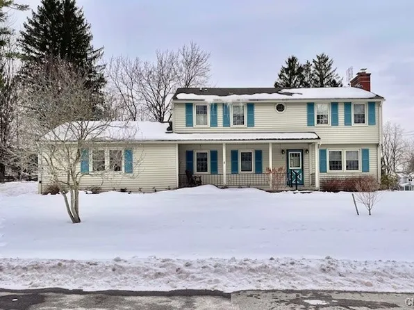 2 Hillside Dr, Marcellus, NY 13108