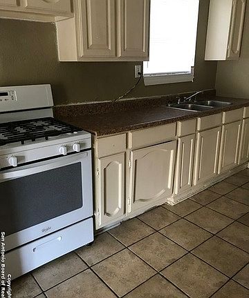 5th image of 1511 Menchaca St