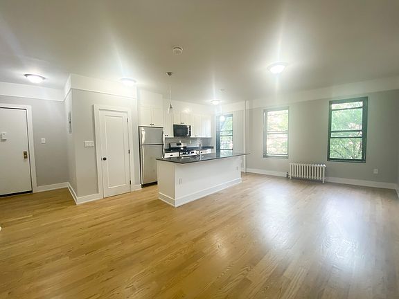 2nd image of 15711 Sanford Ave #C9