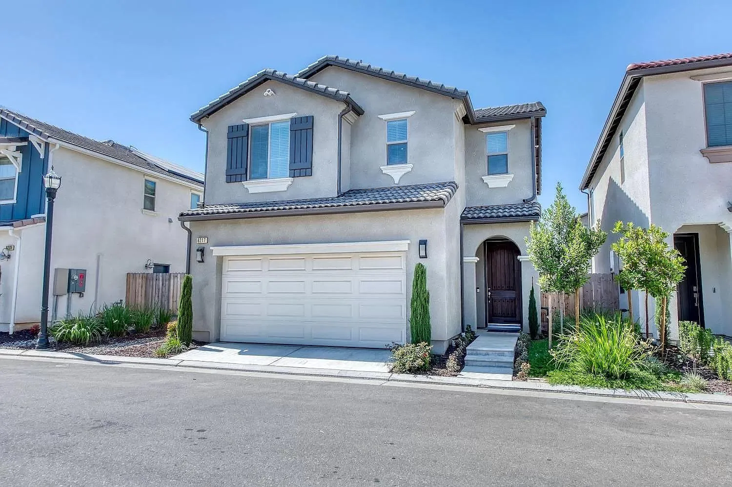 3 bed, 2.5 bath, 1641 sqft, $2,450 — Photo 2