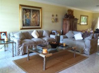 218 Sea View Dr, Key Biscayne, FL 33149