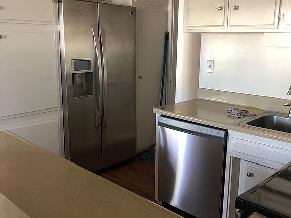 5th image of 18038 Burbank Blvd #1