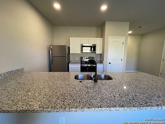 2nd image of 7602 Windsor Oaks