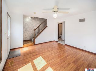 7006 Shamrock Rd, Lincoln, NE 68506