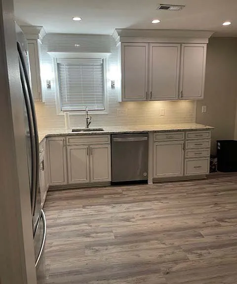 453 Thompson St — Photo 10