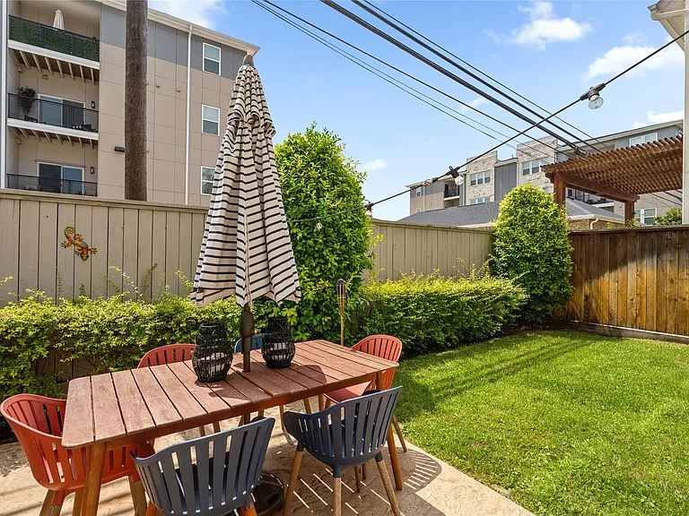 1407 Devonshire Manor Ln — Photo 31