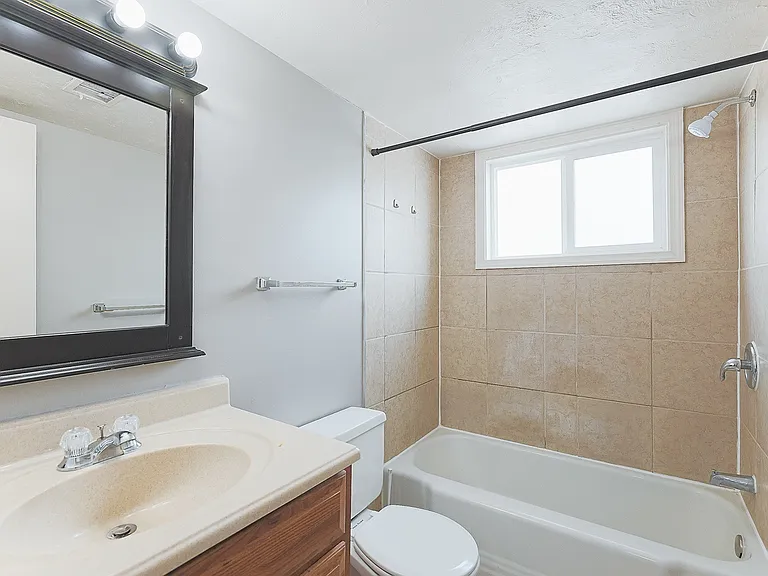 Marshall Apartments — Photo 32